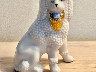Antik puddelfigur af porcelæn