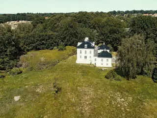 Kontordomicil i helt særlig ejendom i smukke omgivelser