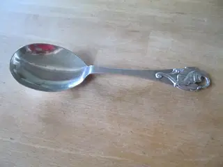 3-tårnet serveringsske  51 gr  HÅNDARBEJDE