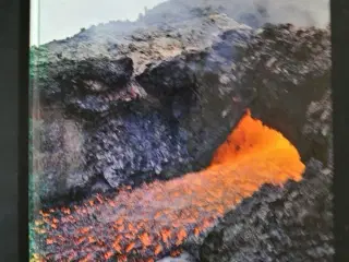 hekla on fire, by sigurdur thorarinsson, emne: nat