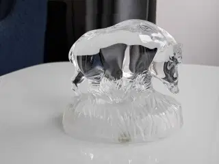 Flot glasfigur af vildsvin på matteret fod. Usign