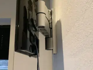 TV 24 “ fjernsyn med ophængbeslag