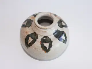 Keramik vase med dekor signeret af R. Dahlström