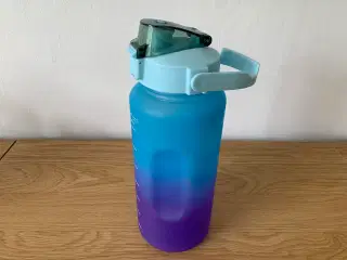 Conzept motivations drikkeflaske blå/lilla 2L