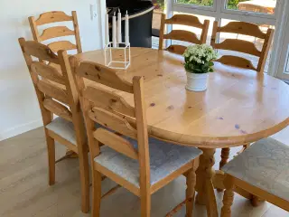 Spisebord i fyr incl. plader og 6 stole