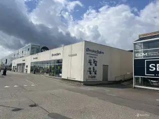 757 kvm butikslokaler på prima beliggenhed