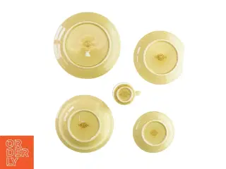 Stel med kop, underkop, dyb tallerkeren, frokost og middags tallerken