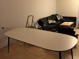Spisebord sælges