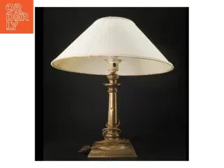 Bordlampe i messing med hvid lampeskærm (str. Lampeskærm ø. 41 cm. stage. 40 cm)