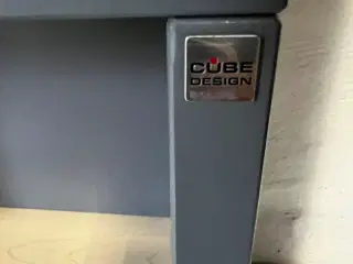 Arkitekttegnet møbler Cube Design