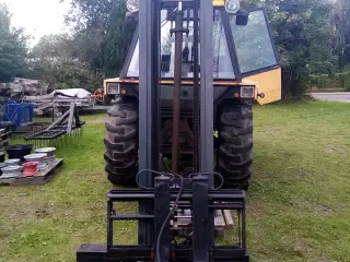 Trucktårn  med gaffelflyt og udskyder gafler