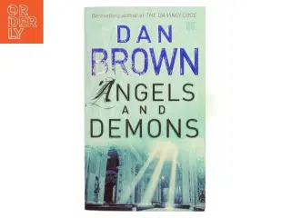Angels and Demons by Dan Brown af Brown, Dan (Bog)