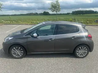 Peugeot 208 1.6 BlueHDI Selection Sky.