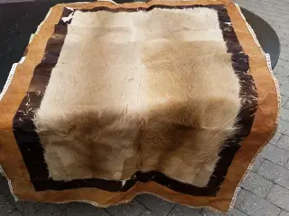 Afrikansk tæppe i dyreskin