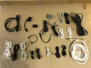 Udvalg af video og audio kabler og adaptere
