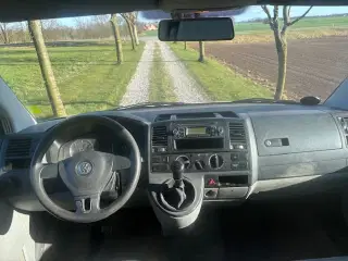 VW Transporter 2,0 TDi 102 Kassevogn lang Nysynet