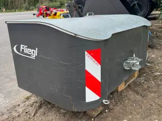 Fliegl Frontvægt 1500 kg MED OPBEVARINDSPLADS!