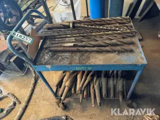 Diverse store bor