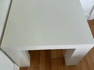 Sofabord i hvidt massivt træ 55x55
