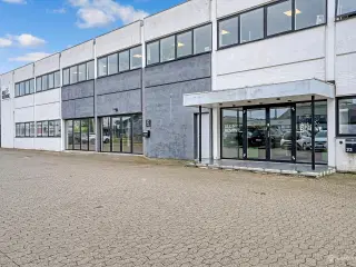 Flotte og nyistandsatte kontor- og lagerlejemål som er velbeliggende i et eftertragtet erhvervsområde i Glostrup.