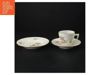 Kop og underkop med tallerken Hyben fra Bing Og Grøndal (str. 6 x 7 cm og diameter 16 cm)