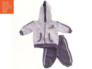 Børnesæt med hættetrøje og bukser fra Friends (str. 56)