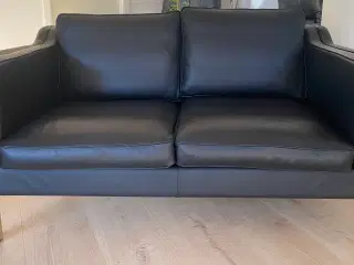 Lædersofa, 2 personers i klassisk dansk design