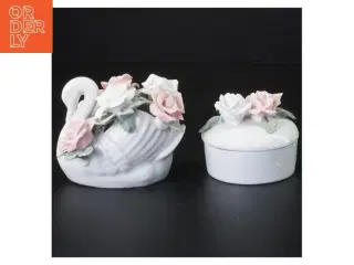 Porcelænssvane med blomsterdekoration og krukke (str. Svane 9 x 8 x 8 cm krukke 7 x 6 cm)