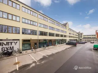 Indflytningsklare kontorer i  gennemrenoveret fabriksbygning