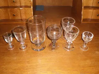 9 Gl. glas forskellige