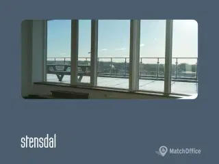 Nyistandsat kontor med adgang til tagterrasse