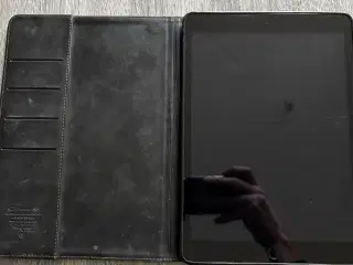 iPad 9. Generation sælges med cover