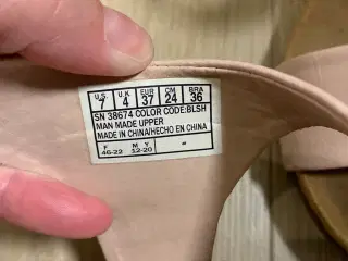 Lyserøde sketchers sandaler med kilehæl
