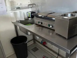 Rustfri stålbord med vask