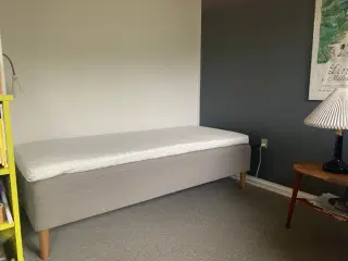 Boks seng 90 x 2 m