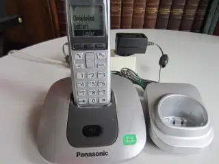 Panasonic basestation KX-TGA6411NE og bordlader