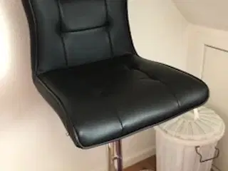 meget pæn og velholdt barstol 