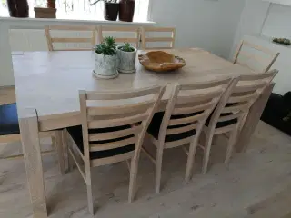 Spisebord med 6 (8) stole
