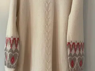 Lang bluse/kort kjole i strik