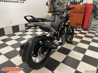Husqvarna Svartpilen 401