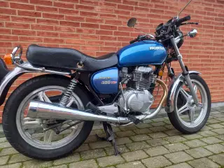 HONDA CB 400 - ÅR 1977