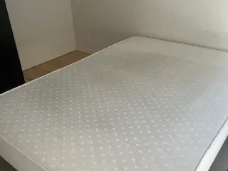 Fin boksmadras 140x200 sælges
