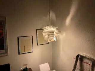 Hvid loftlampe
