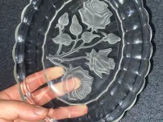 Glasfad med roser