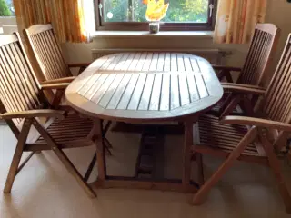 Havemøbelsæt, bord og 6 stole