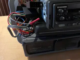 Pioneer autoradio med cd box (6 stk).