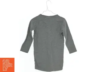 Grå bluse med tryk fra Name It (str. 110)