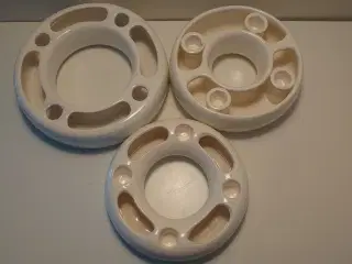 3 stk forskellige adventskranse i keramik.