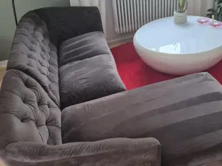 Brun 3 personers sofa med chaiselong