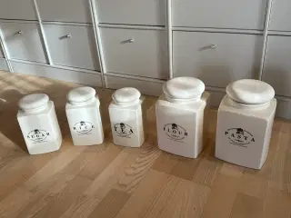 Smukke opbevaringkrukker i romantisk retrostil